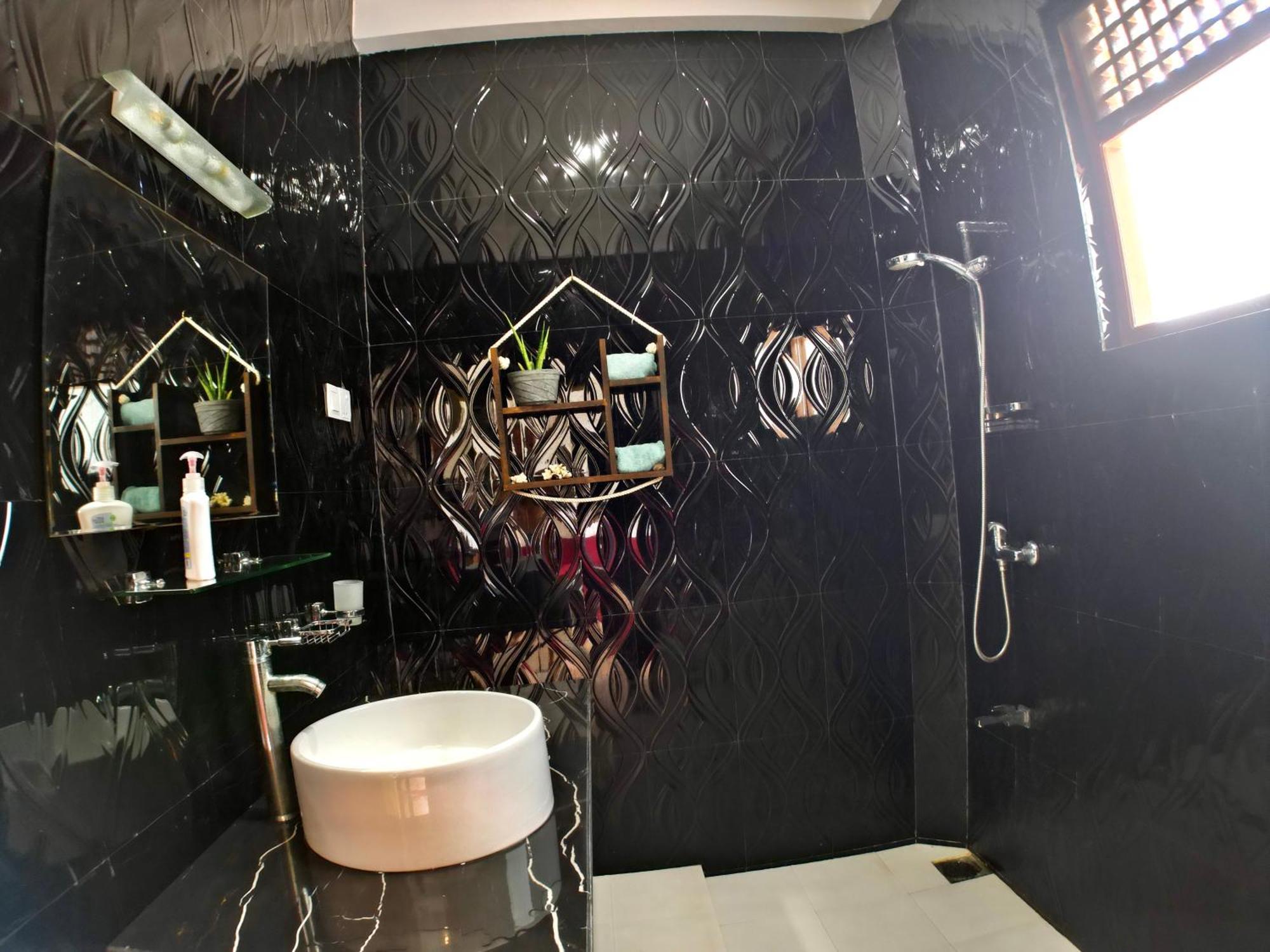 Oceanlife Surf Stay At Horizon Inn Weligama Exterior foto